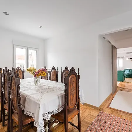 Holiday home Retro-modern Retreat In