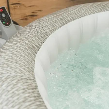 Retro-modern Retreat In Holiday home *