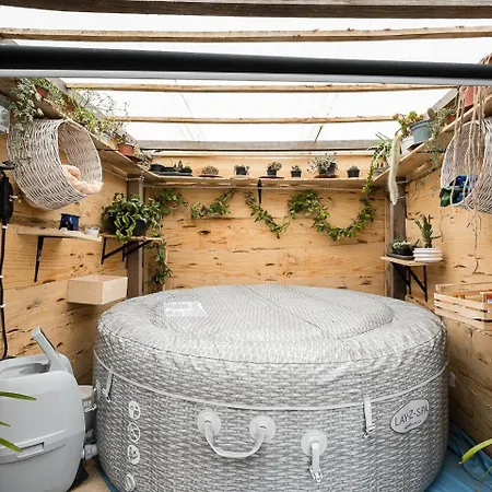 Retro-modern Retreat In Esposende