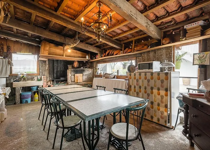 Retro-modern Retreat In Vakantiehuis Esposende