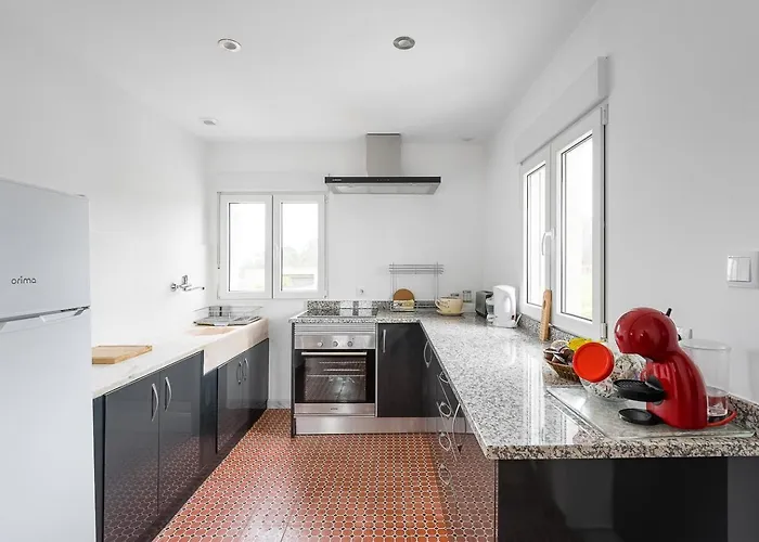 Vakantiehuis Retro-modern Retreat In *