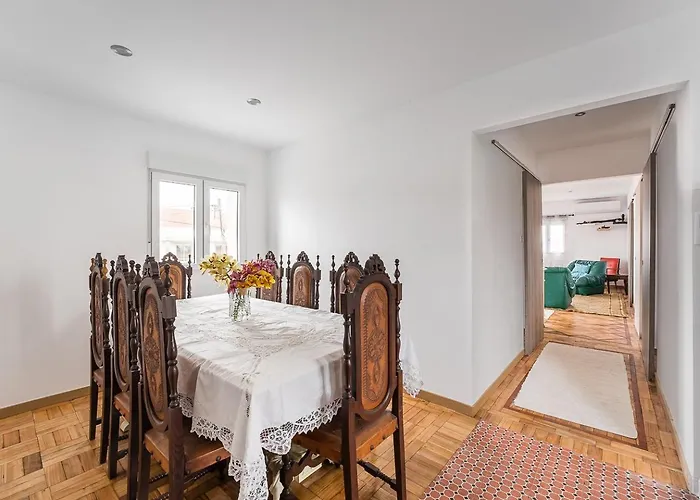 Vakantiehuis Retro-modern Retreat In