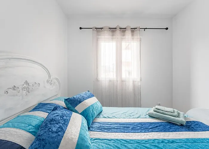 Retro-modern Retreat In Esposende