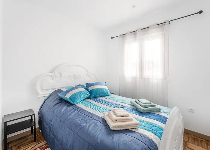 Vakantiehuis Retro-modern Retreat In *