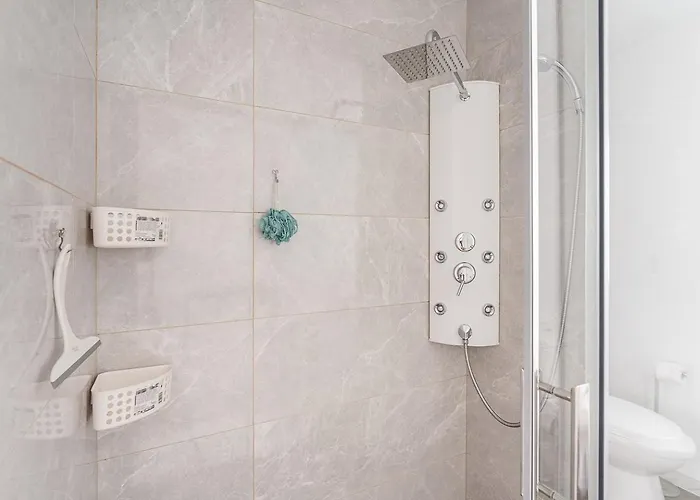 Vakantiehuis Retro-modern Retreat In *