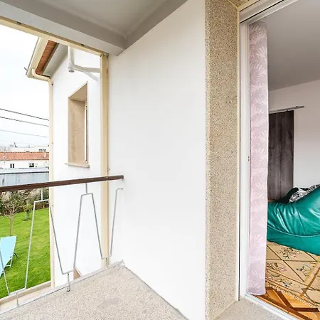 Retro-modern Retreat In Prázdninový dům