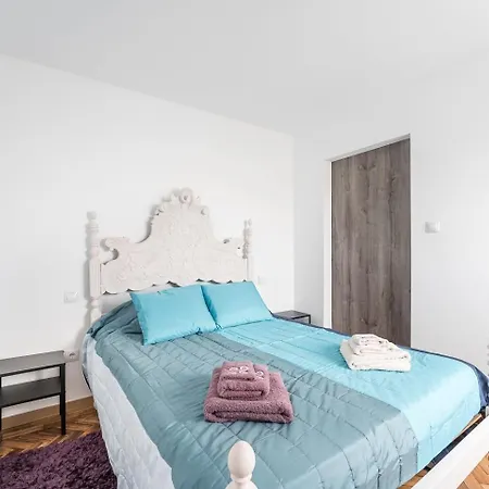 Retro-modern Retreat In Guest house Esposende