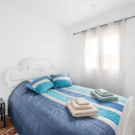 Guest house Retro-modern Retreat In *