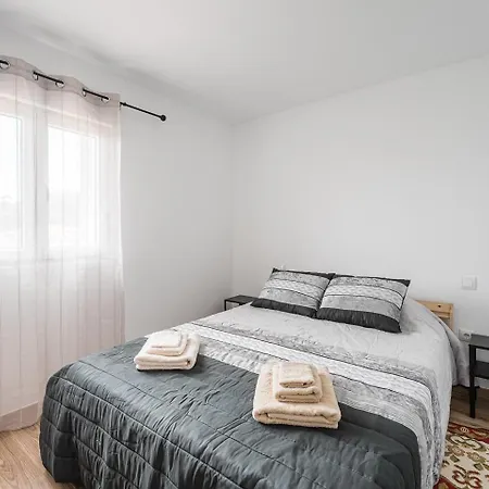 Retro-modern Retreat In Prázdninový dům *