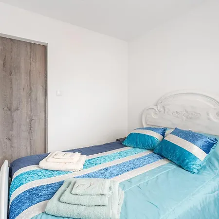 Retro-modern Retreat In * Esposende