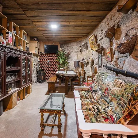 Retro-modern Retreat In Prázdninový dům