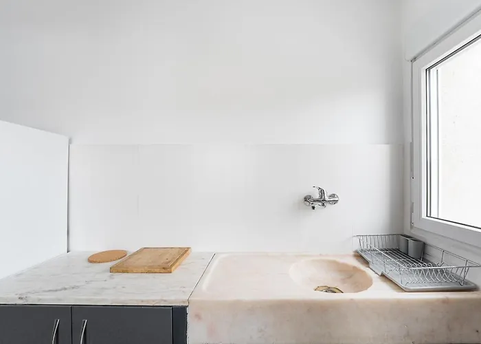 Retro-modern Retreat In Feriehus Esposende