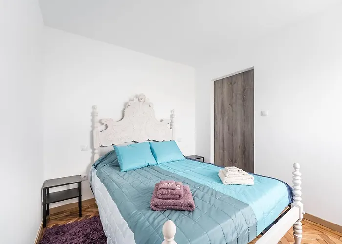 Retro-modern Retreat In Feriehus Esposende