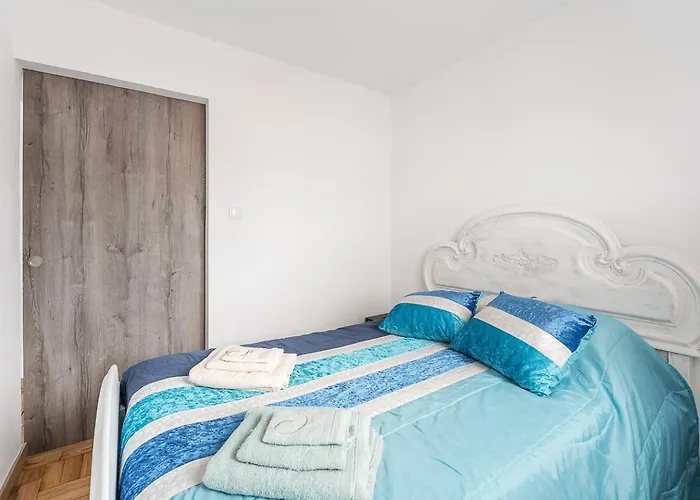 Retro-modern Retreat In * Esposende