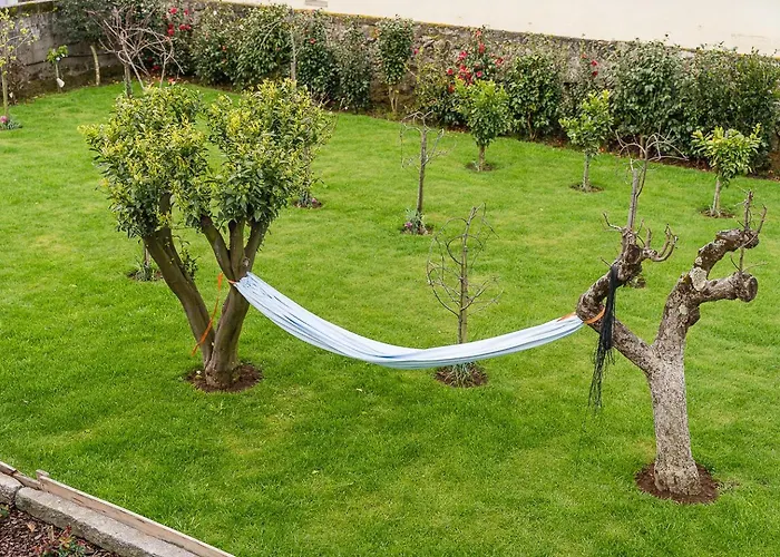 Retro-modern Retreat In Feriehus Esposende